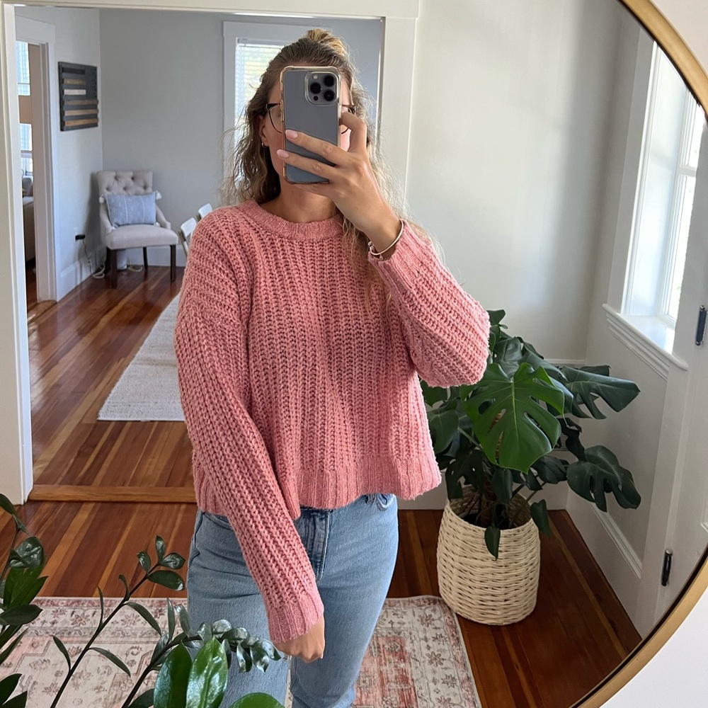 AE Cozy Pink Sweater - Picture 4 of 9